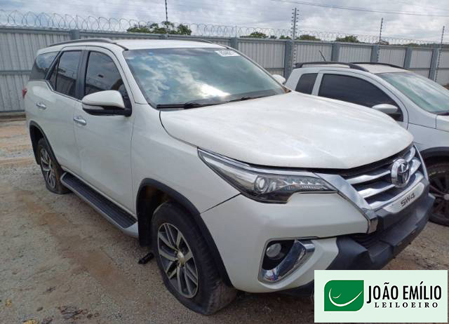 TOYOTA HILUX SW4 SRX 2.8 D-4D TURBO 2016