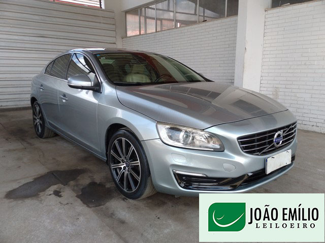 VOLVO S60 2.0 T5 MOMENTUM 16V TURBO GASOLINA AUT